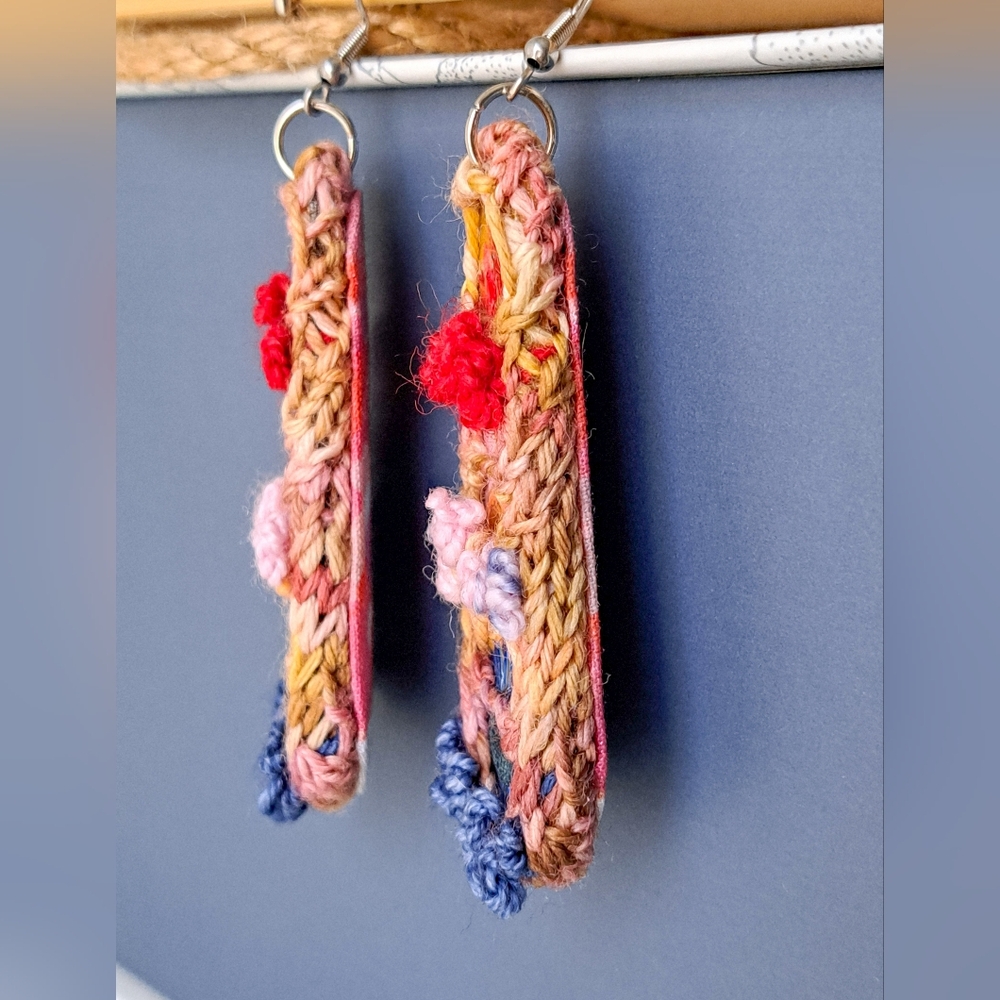 Teardrop Hand Knitted and Embroidered Earrings with Dry Flowers Colorful Cotton - Picture 4 of 16